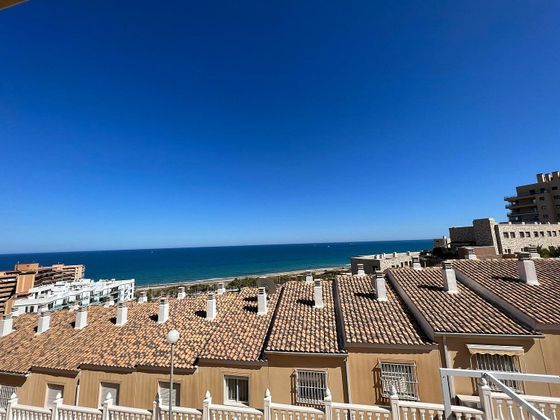 Foto 2 de Chalet en venta en Los Arenales del Sol de 2 habitaciones con terraza y piscina