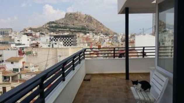Foto 1 de Àtic en venda a Centro - Alicante de 5 habitacions amb terrassa i balcó