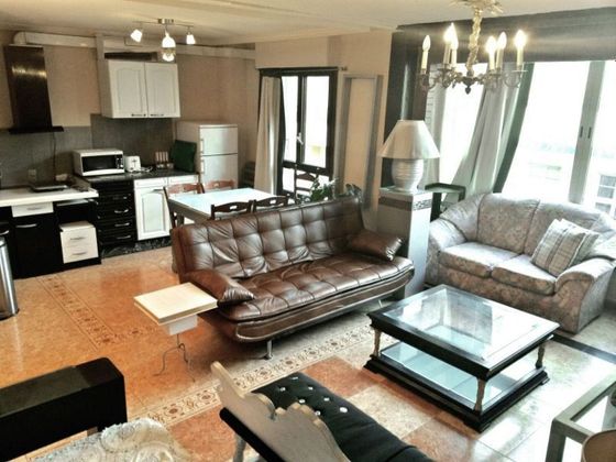 Foto 1 de Piso en alquiler en Ensanche - Diputación de 1 habitación con muebles y balcón