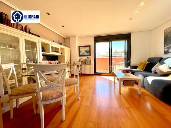 Foto 2 de Ático en venta en Altozano - Conde Lumiares de 3 habitaciones con terraza y piscina