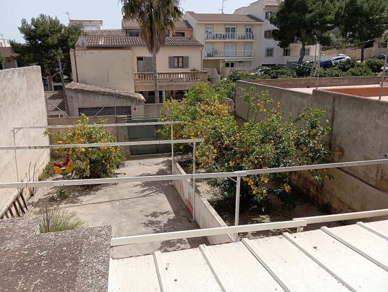 Foto 2 de Venta de casa adosada en plaza De Sant Joan de 6 habitaciones con terraza y jardín