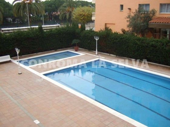 Foto 1 de Venta de piso en Malgrat de Mar de 3 habitaciones con terraza y piscina