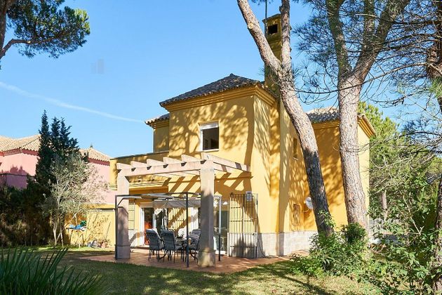 Foto 1 de Chalet en venta en Novo Sancti Petri - Torre del Puerco de 4 habitaciones con terraza y piscina