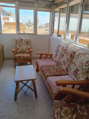 Foto 1 de Ático en alquiler en Hospitales - Campus de 4 habitaciones con terraza y muebles