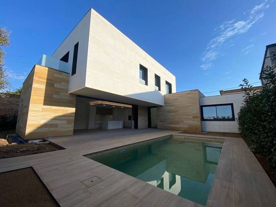 Foto 2 de Casa en venda a Centre - Rubí de 4 habitacions amb terrassa i piscina