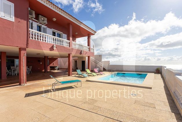 Foto 1 de Xalet en venda a Tabaiba de 4 habitacions amb terrassa i piscina