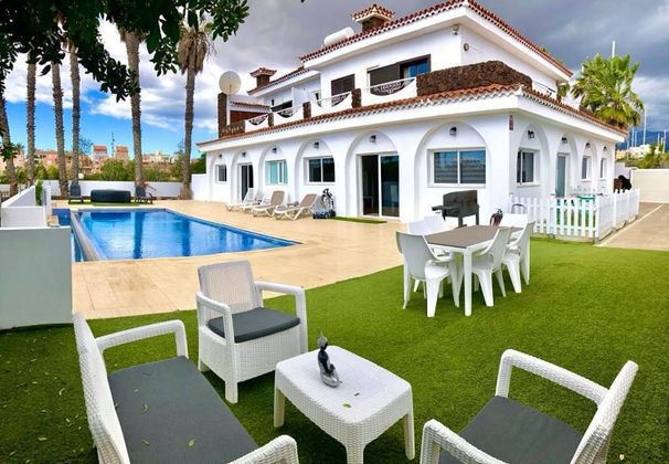 Foto 1 de Casa en venda a Costa Blanca - Las Galletas de 7 habitacions amb terrassa i piscina