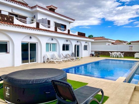 Foto 2 de Venta de casa en Costa Blanca - Las Galletas de 7 habitaciones con terraza y piscina