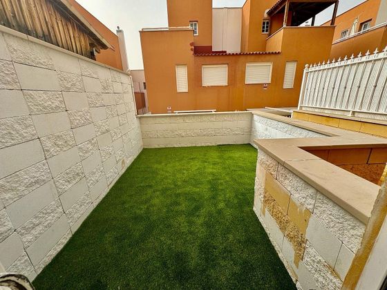 Foto 2 de Casa adossada en venda a Las Chafiras de 2 habitacions amb terrassa i garatge