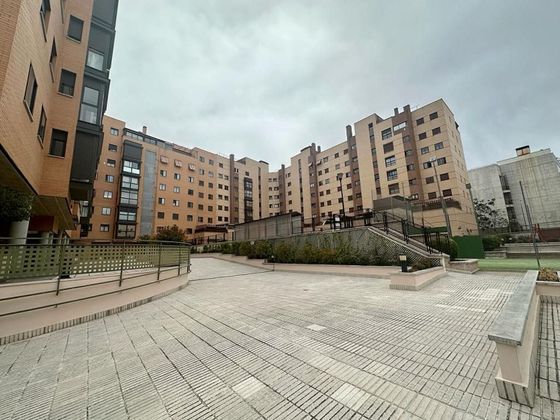 Foto 1 de Venta de piso en Simancas de 4 habitaciones con terraza y piscina