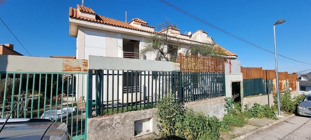 Foto 1 de Casa en venda a Nuevo Aranjuez de 5 habitacions amb garatge i jardí