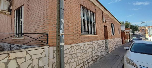 Foto 2 de Venta de casa en Nuevo Aranjuez de 4 habitaciones con garaje y jardín