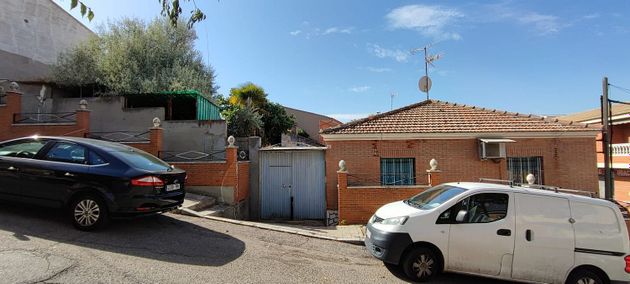 Foto 1 de Venta de casa en Nuevo Aranjuez de 4 habitaciones con garaje y jardín