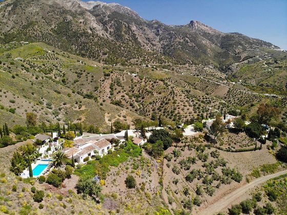 Foto 1 de Casa rural en venda a Alcaucín de 7 habitacions amb terrassa i piscina