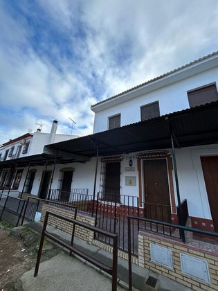Foto 1 de Casa adossada en venda a calle Aguila Imperial de 6 habitacions amb terrassa