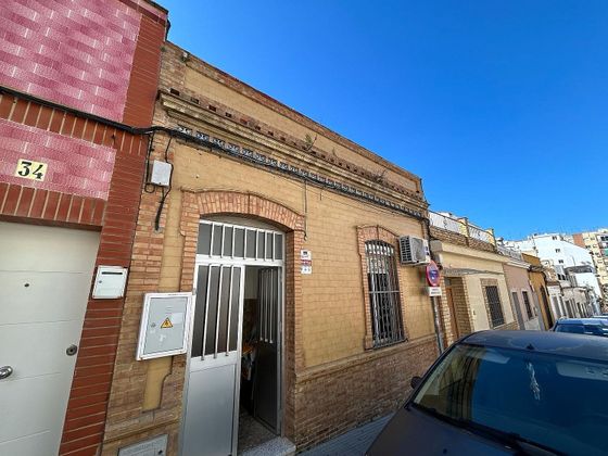 Foto 1 de Casa adossada en venda a calle Zaragoza de 5 habitacions amb terrassa i balcó