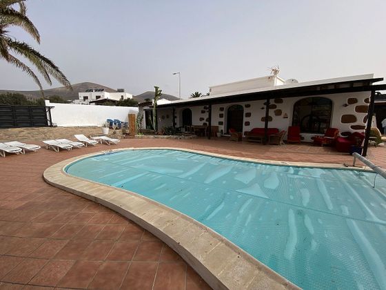Foto 1 de Chalet en venta en calle De Los Olivos de 9 habitaciones con terraza y piscina