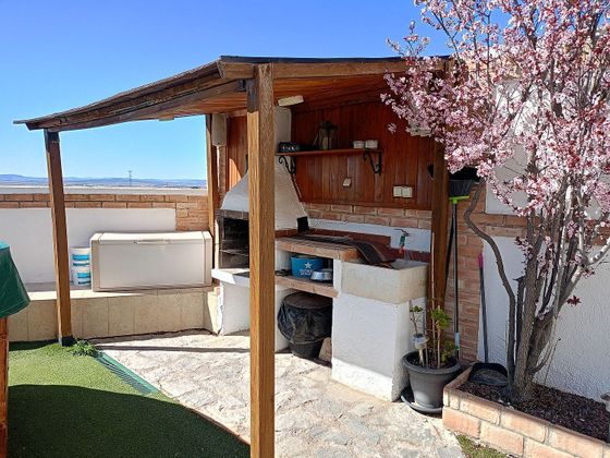 Foto 2 de Casa adosada en venta en Chinchilla de Monte-Aragón de 4 habitaciones con terraza y piscina