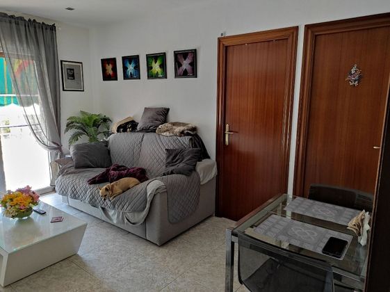 Foto 2 de Piso en venta en Montbau de 3 habitaciones con terraza y calefacción