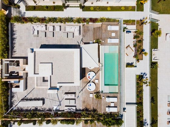 Foto 2 de Dúplex en venda a urbanización Lugar Lomas de Rio Verde de 4 habitacions amb terrassa i piscina