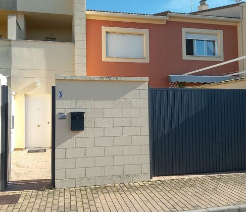 Foto 1 de Casa en venda a calle Número de 4 habitacions amb terrassa i garatge