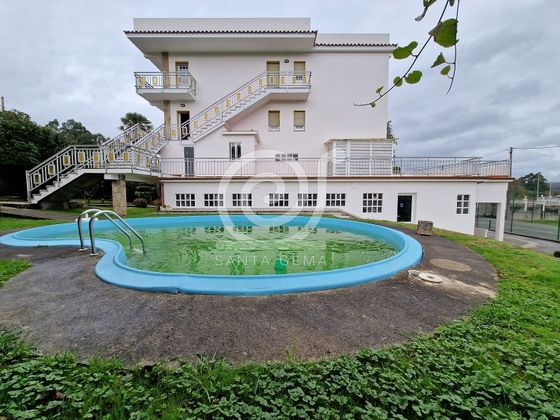 Foto 1 de Chalet en venta en Bergondo de 6 habitaciones con terraza y piscina