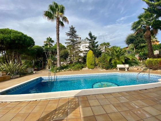 Foto 1 de Chalet en venta en Puigventós de 5 habitaciones con terraza y piscina