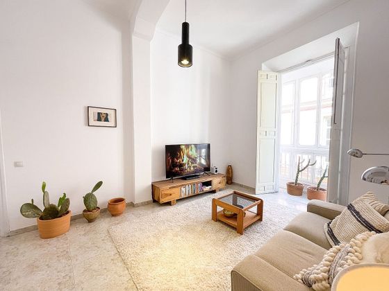 Foto 1 de Alquiler de piso en calle Ramón Franquelo de 2 habitaciones con muebles y balcón