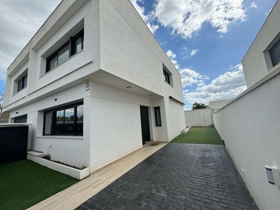 Foto 2 de Casa en venda a Nuevo Bulevar de 4 habitacions amb terrassa i piscina