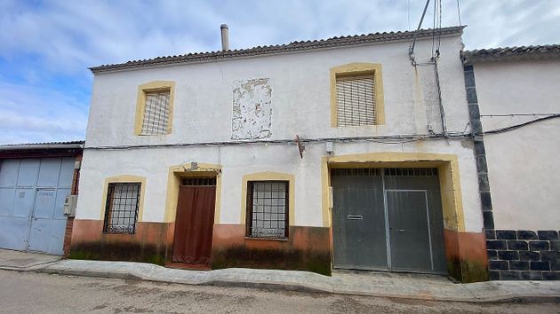 Foto 1 de Xalet en venda a Miguel Esteban de 4 habitacions amb garatge i jardí