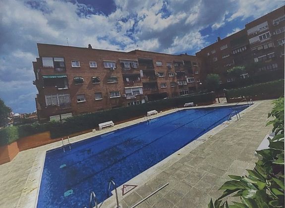 Foto 2 de Pis en venda a paseo De la Chopera de 4 habitacions amb terrassa i piscina