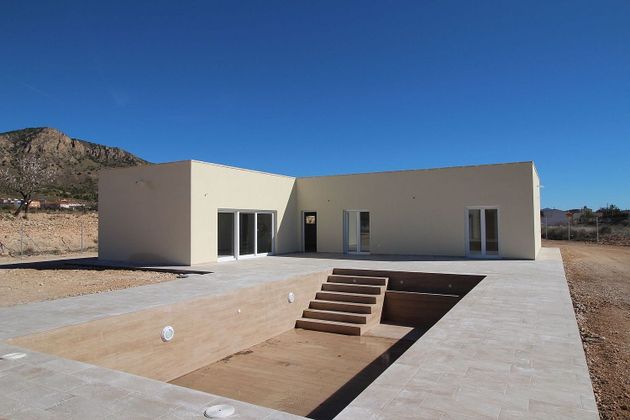 Foto 1 de Chalet en venta en Abanilla de 3 habitaciones con terraza y piscina
