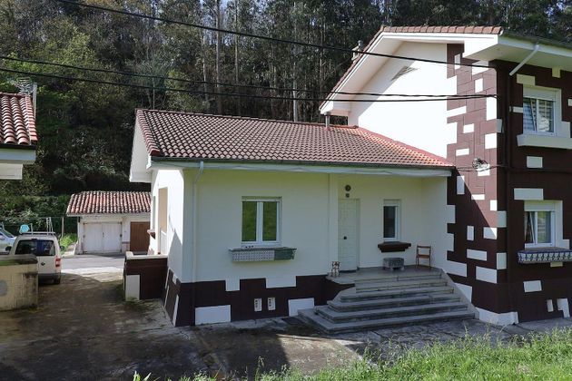 Foto 1 de Casa en venda a Castrillón de 3 habitacions amb terrassa i garatge