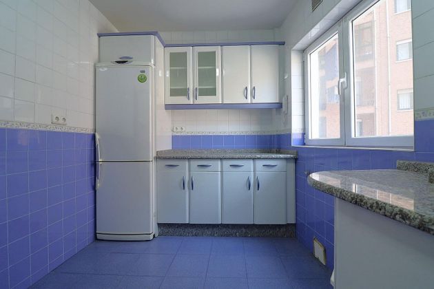 Foto 2 de Piso en venta en Centro - Avilés de 2 habitaciones con terraza y garaje