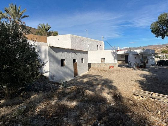 Foto 2 de Casa rural en venta en Cuevas del Almanzora pueblo de 5 habitaciones con terraza y jardín