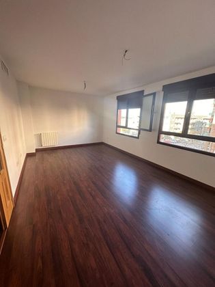 Foto 1 de Venta de piso en calle Eugenio García Estop de 3 habitaciones con garaje y ascensor