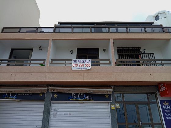 Foto 2 de Piso en alquiler en Santa Catalina - Canteras de 2 habitaciones con terraza y muebles