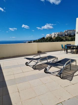 Foto 2 de Àtic en lloguer a Los Monteros - Bahía de Marbella de 2 habitacions amb terrassa i piscina
