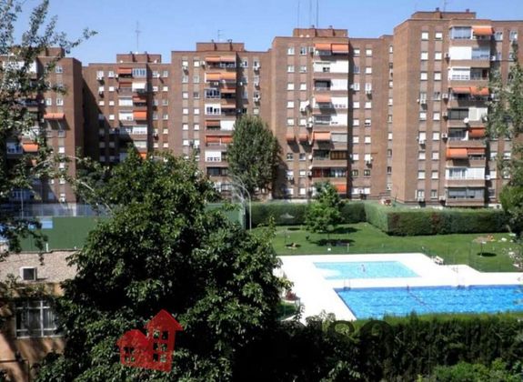 Foto 1 de Pis en venda a La Serna de 4 habitacions amb terrassa i piscina