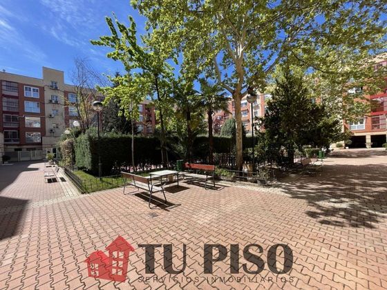 Foto 2 de Pis en venda a Palomeras bajas de 3 habitacions amb garatge i jardí
