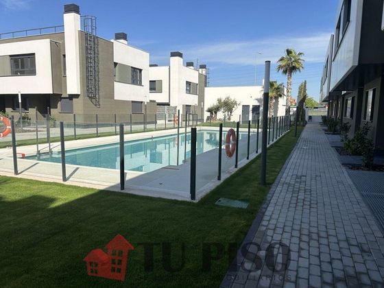 Foto 2 de Casa en venta en Fresnos de 4 habitaciones con terraza y piscina