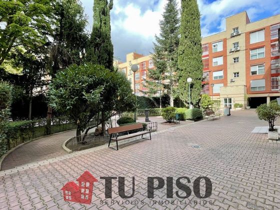 Foto 1 de Pis en venda a Palomeras bajas de 3 habitacions amb garatge i jardí