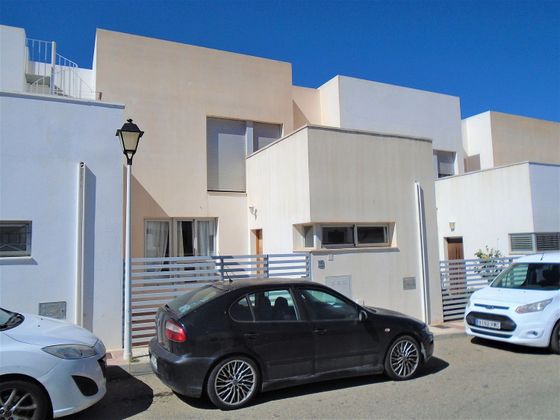 Foto 1 de Casa en venta en Carboneras de 4 habitaciones con terraza y garaje