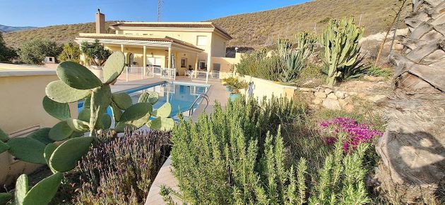 Foto 1 de Casa en venta en Carboneras de 4 habitaciones con terraza y piscina