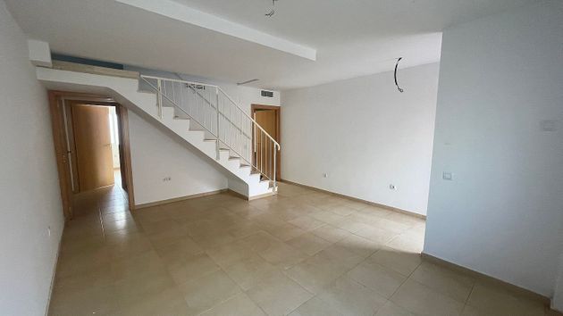 Foto 2 de Casa en venda a Albuera (La) de 4 habitacions amb terrassa i balcó
