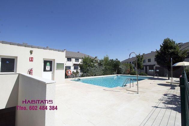 Foto 1 de Casa adossada en venda a La Montaña - El Cortijo de 4 habitacions amb terrassa i piscina