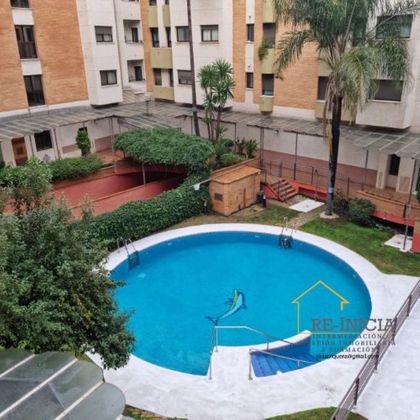 Foto 2 de Pis en venda a La Buhaira de 4 habitacions amb terrassa i piscina