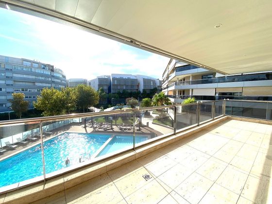 Foto 1 de Piso en alquiler en Marina Botafoc - Platja de Talamanca de 2 habitaciones con terraza y piscina