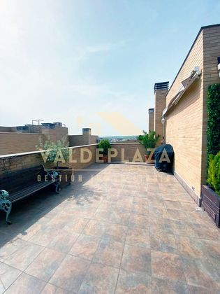 Foto 2 de Àtic en venda a Hispanoamérica - Comunidades de 2 habitacions amb terrassa i garatge