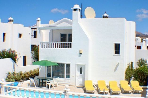 Foto 1 de Xalet en venda a Puerto del Carmen de 3 habitacions amb terrassa i piscina